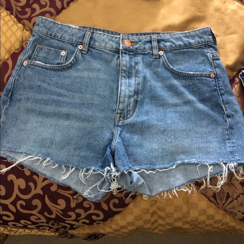 H&M distressed shorts